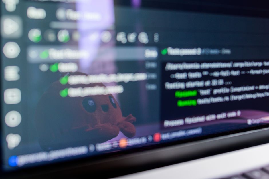 Arnaque au faux recrutement freelance : les outils IA qui protègent